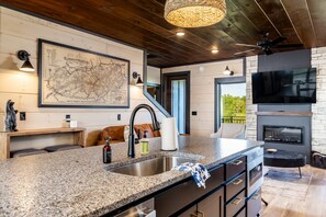 Fridge, microwave, oven, stovetop - Sleep 18, Water Park, Indoor Pool, 10 Mins to PF,  Hot Tub, Seasonal Waterpark with Pools, Splash Pad and Lazy River, Movie Theatre, Game Room, Fire Pits, Year Round Indoor Pool, Views, 24 Hr Hospitality, Great for Families (Sevierville)