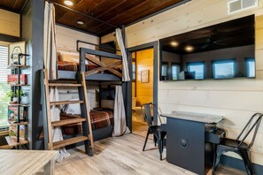 5 間睡房、書桌、熨斗/熨衫板、Wi-Fi