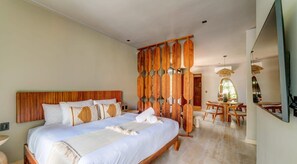 In-room safe, iron/ironing board, travel cot, free WiFi - Romantic Arthouse Studio w/ Pool & Gym, Aldea Zamá (Tulum)