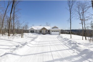 Exterior - Muskoka Brand New Cottage - Zen Retreat For Nature Lovers near Algonquin Park (Huntsville)