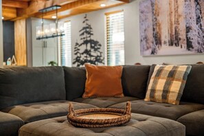 Interior - Rainbow Tree Haus Sum (Big Bear)