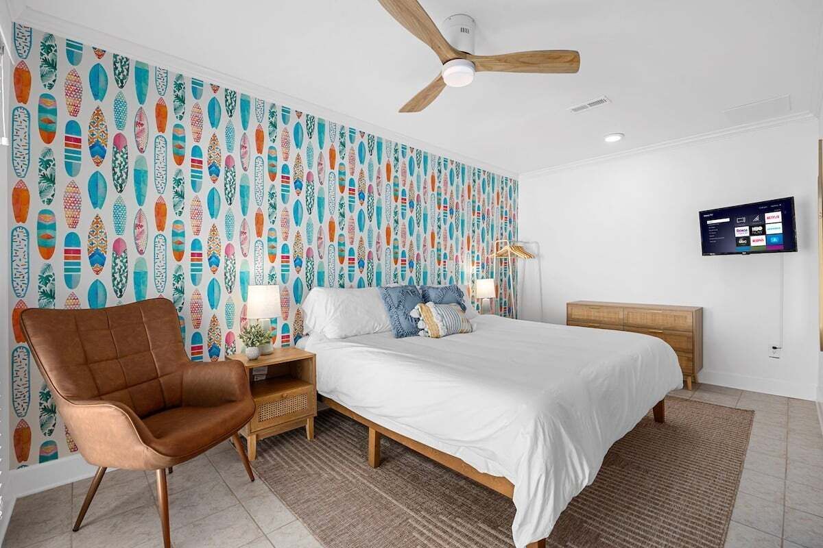 4 bedrooms, desk, iron/ironing board, travel crib