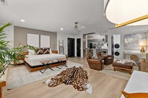 4 bedrooms, desk, iron/ironing board, free WiFi