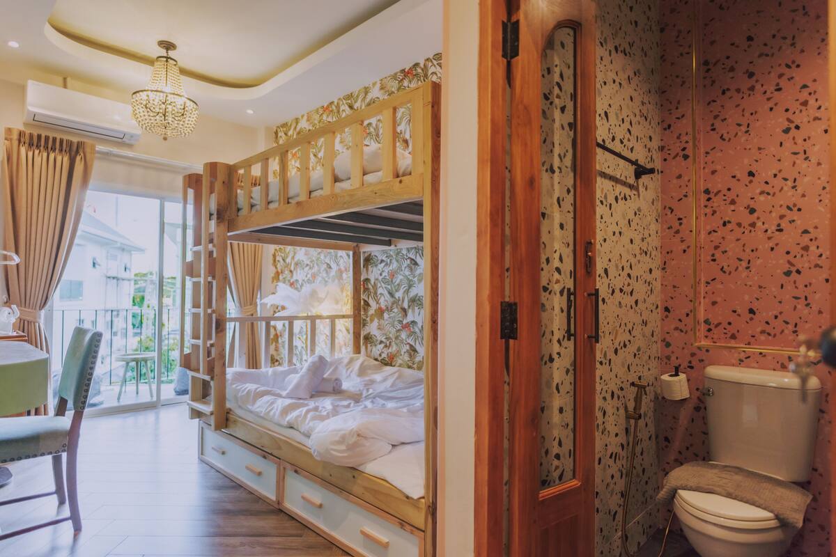 Private Small Double Bunk Bed | Wi-Fi ฟรี, ผ้าปูที่นอน