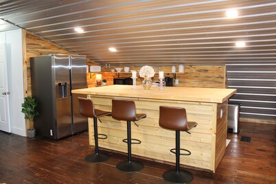 Charming barn nestled in a picturesque farm setting meets farmhouse elegance