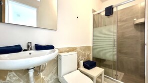 Douche, serviettes fournies