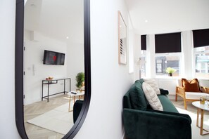 TV - Cohost Partners Cozy Retreat Near Taunton (Cardiff)