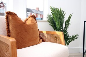 Interior - Cohost Partners Cozy Retreat Near Taunton (Cardiff)