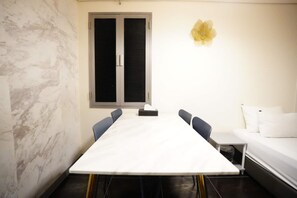 Chambre Familiale | 1 chambre, chambres insonorisées, Wi-Fi gratuit
