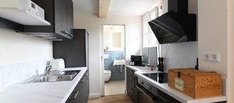 Apartment 'Das Schiefe Haus Whg Weinlage' with Wi-Fi