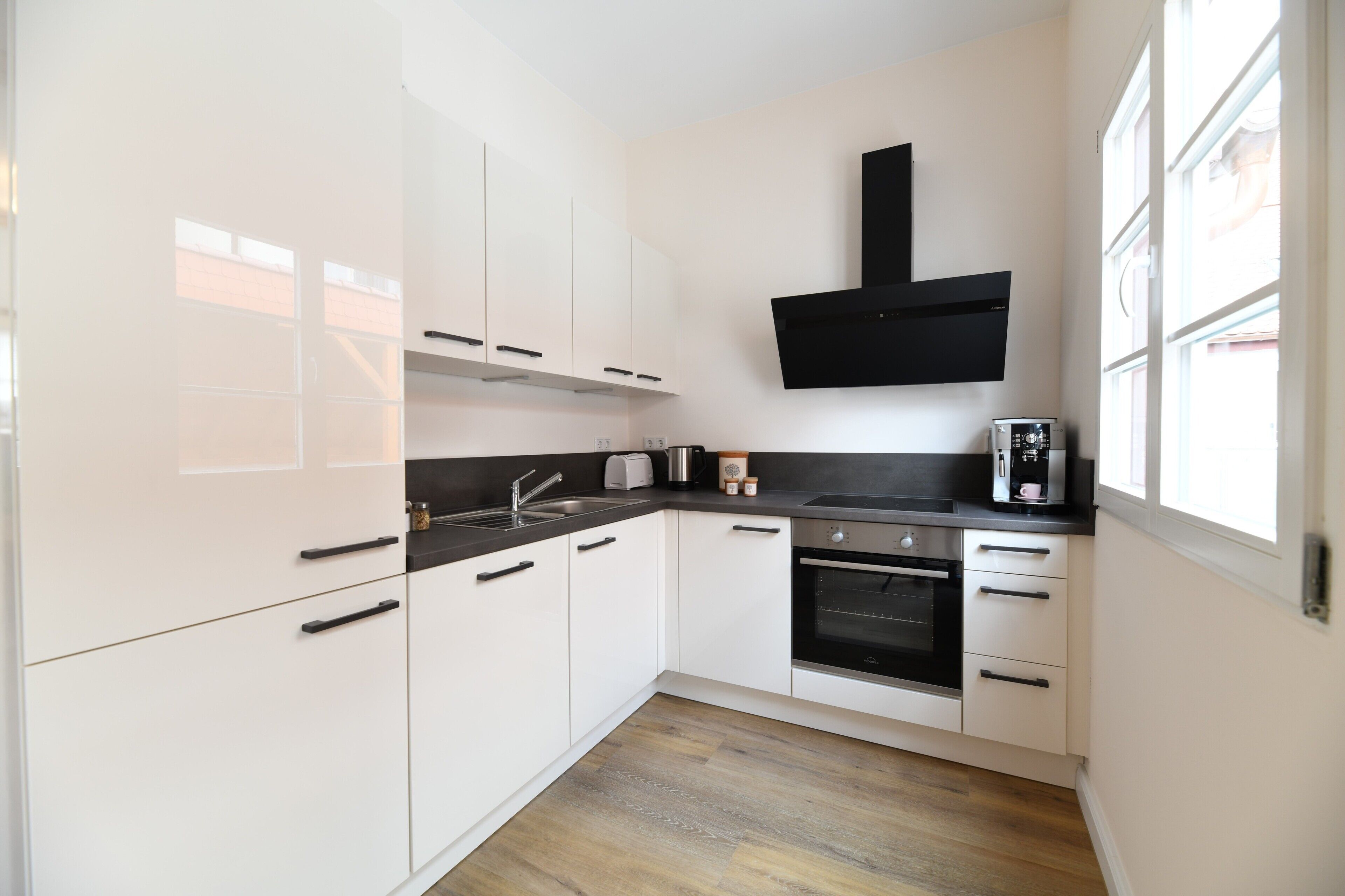 Fridge, oven, stovetop, dishwasher