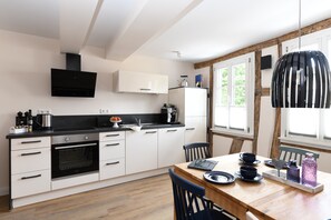 Kylskåp, ugn, spishäll och diskmaskin