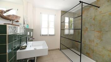 Doccia, asciugacapelli, asciugamani