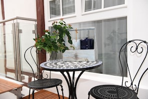 Outdoor dining - Apartment 'Das Schiefe Haus Whg Festspiele' with Wi-Fi (Heppenheim)