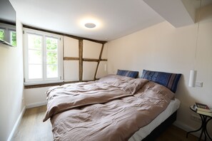 2 slaapkamers, een strijkplank/strijkijzer, gratis wifi, beddengoed