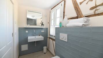 Doccia, asciugacapelli, asciugamani