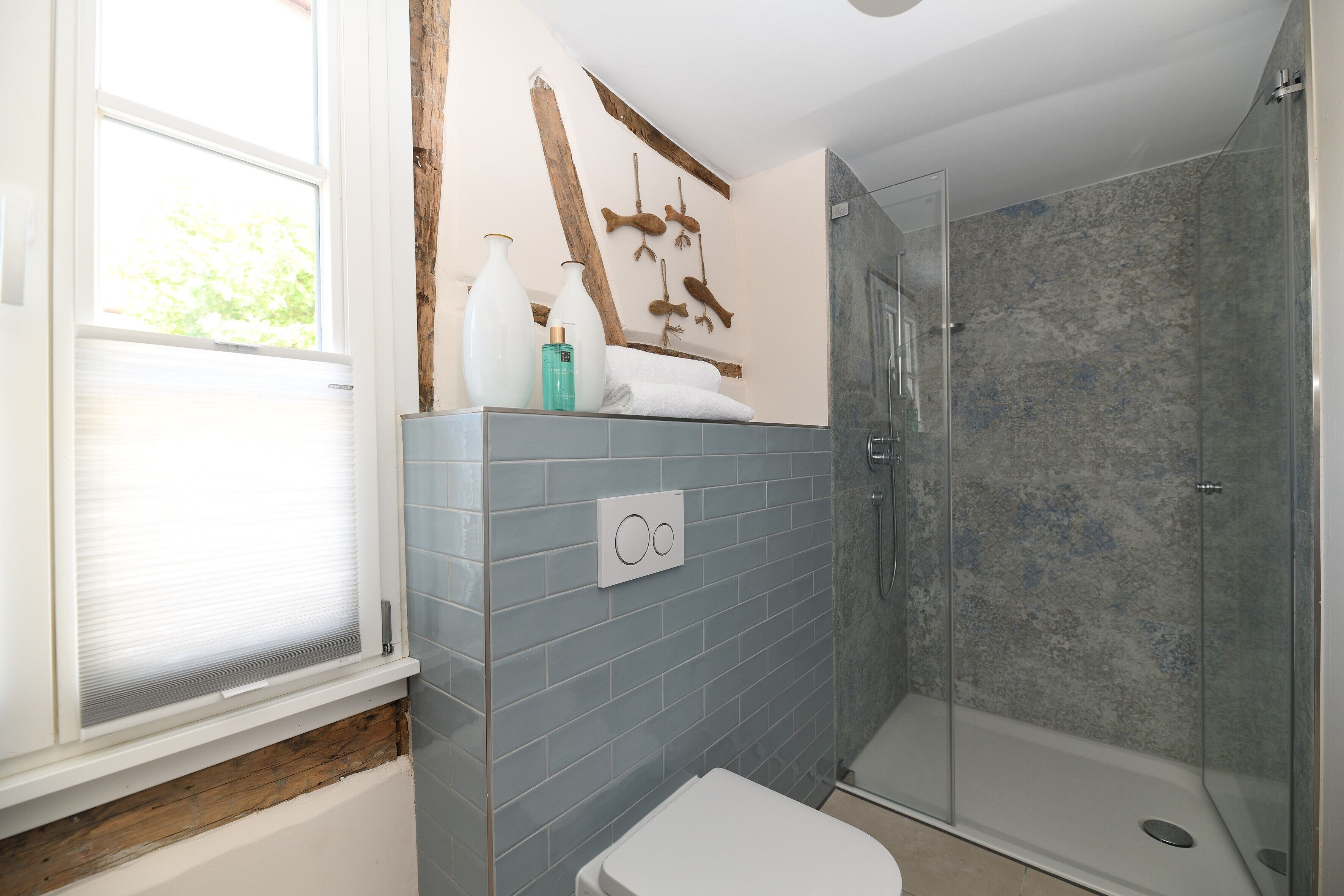 Dusche, Haartrockner, Handtücher