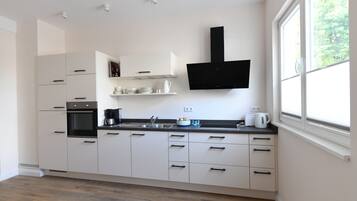 Kühlschrank, Ofen, Herdplatte, Geschirrspüler