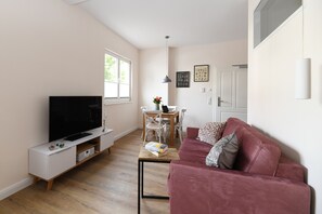 TV - Apartment 'Das Schiefe Haus Whg Starkenburg' with Wi-Fi (Heppenheim)