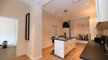 Geladeira, fogão, cooktop, lava-louças