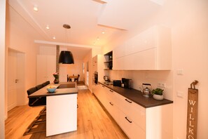 Réfrigérateur, four, plaque de cuisson, lave-vaisselle