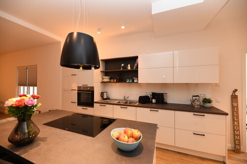 Apartment 'Das Schiefe Haus Wohnung Altstadt' with Private Terrace and Wi-Fi