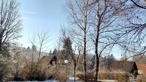 A snowy landscape with trees, a small building, and a clear sky. - Holiday Home 'Bergwiese' with Mountain View, Private Garden and Balcony (Siegsdorf)