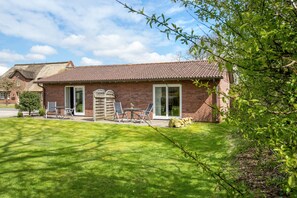 Exterior - Apartment 'Eulenhof 2' with Private Terrace, Private Garden and Wi-Fi (Bordelum)