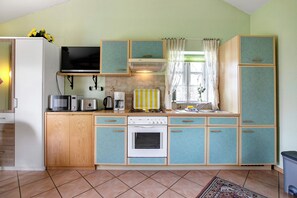 Køleskab, mikrobølgeovn, ovn, kogeplade