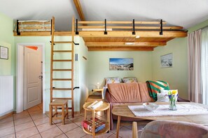 Televisio, pöytätennispöytä, stereot