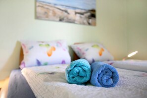 1 habitación, tabla de planchar con plancha, wifi gratis y ropa de cama 
