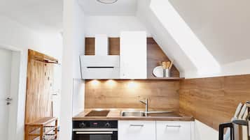 Fridge, oven, stovetop, dishwasher