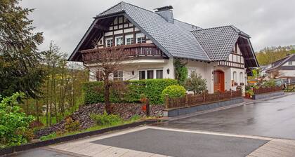 Ferienwohnung 'Hönneblick' mit privater Terrasse, privatem Garten und WLAN