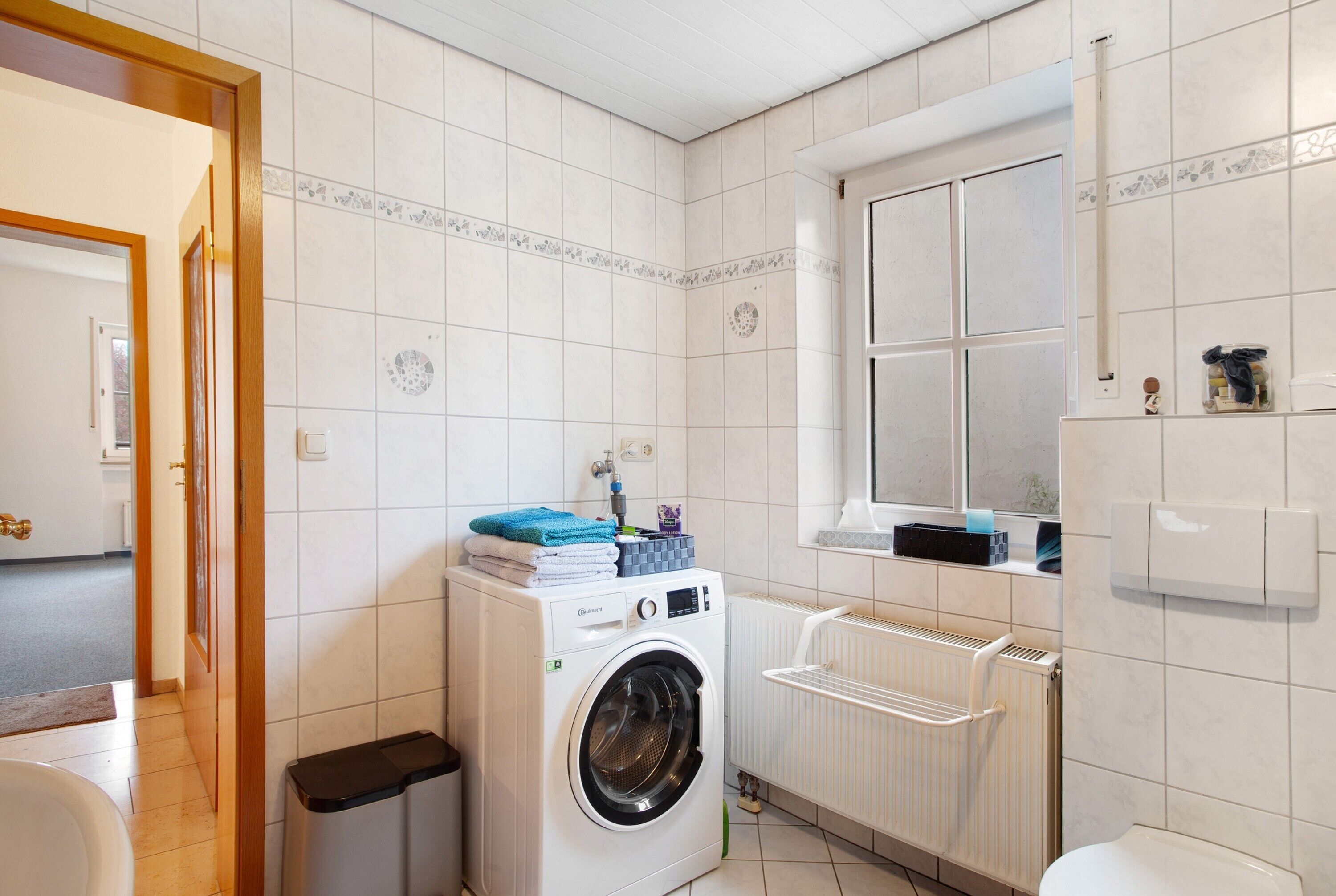 Douche, sèche-cheveux, serviettes fournies