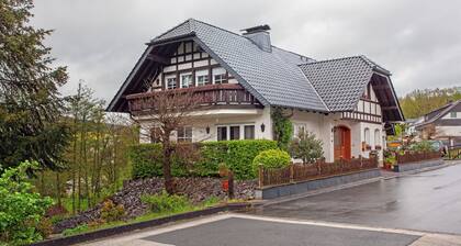 Ferienwohnung 'Hönneblick' mit privater Terrasse, privatem Garten und WLAN