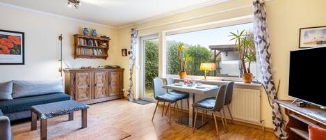 Télévision, lecteur de DVD, chaîne hi-fi