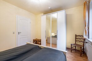 2 makuuhuonetta, silitysrauta/-lauta, ilmainen Wi-Fi, vuodevaatteet