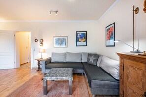 Fernseher, DVD-Player, Stereoanlage