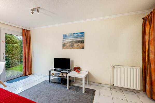 Interior - Apartment 'Bungalow Westerland Kampstrasse' with Private Terrace, Private Garden and Wi-Fi (Westerland)