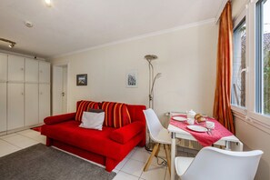 Televisión, reproductor de DVD, estéreo