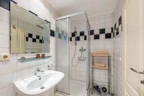 Ducha, secador de pelo, toallas