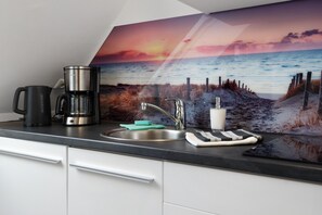 Fridge, oven, stovetop, dishwasher