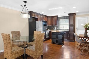 Dining - Gorgeous Near Beach Residence with Pool, Spa, and Bikes (Fort Myers Beach)