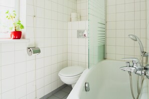 Dusch, hårtork och handdukar