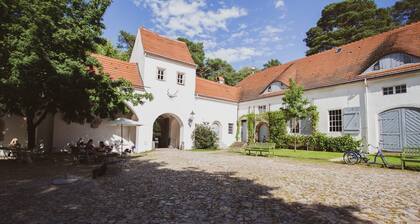 Ferienwohnung "Jagdschloss Grunewald" mit Gemeinschaftsgarten und WLAN