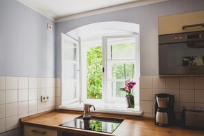 冰箱、微波炉、烤箱、炉灶