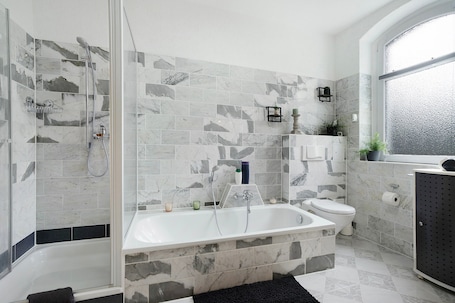 Shower, hair dryer, towels. Apartment 'Fewo Zum Alten Bahnhof' with Wi-Fi