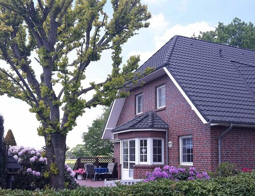 Ferienwohnung 'Fewo Meer Und Moor' mit privater Terrasse, privatem Garten und WLAN