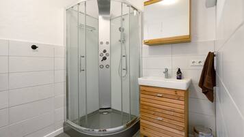 Dusche, Haartrockner, Handtücher
