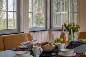 Dining - Suite with Conservatory, Mountain View, Shared Pool & Wi-Fi (Dedelstorf)